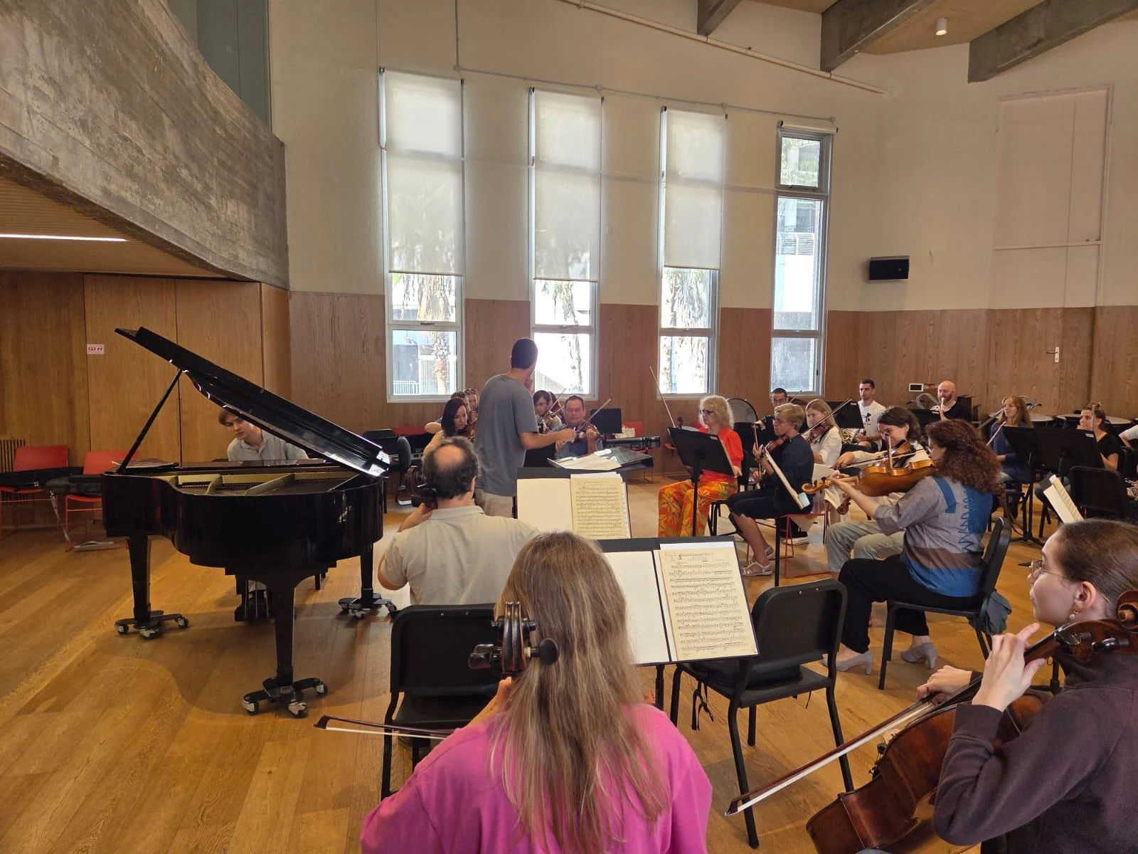 حائز على جائزة في Stretto Piano Competition.